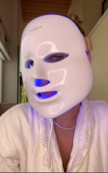 Máscara Facial LED 7 Cores Profissional – Clareia a Pele, Controla Acne e Reduz Poros para Tratamento Facial em Casa